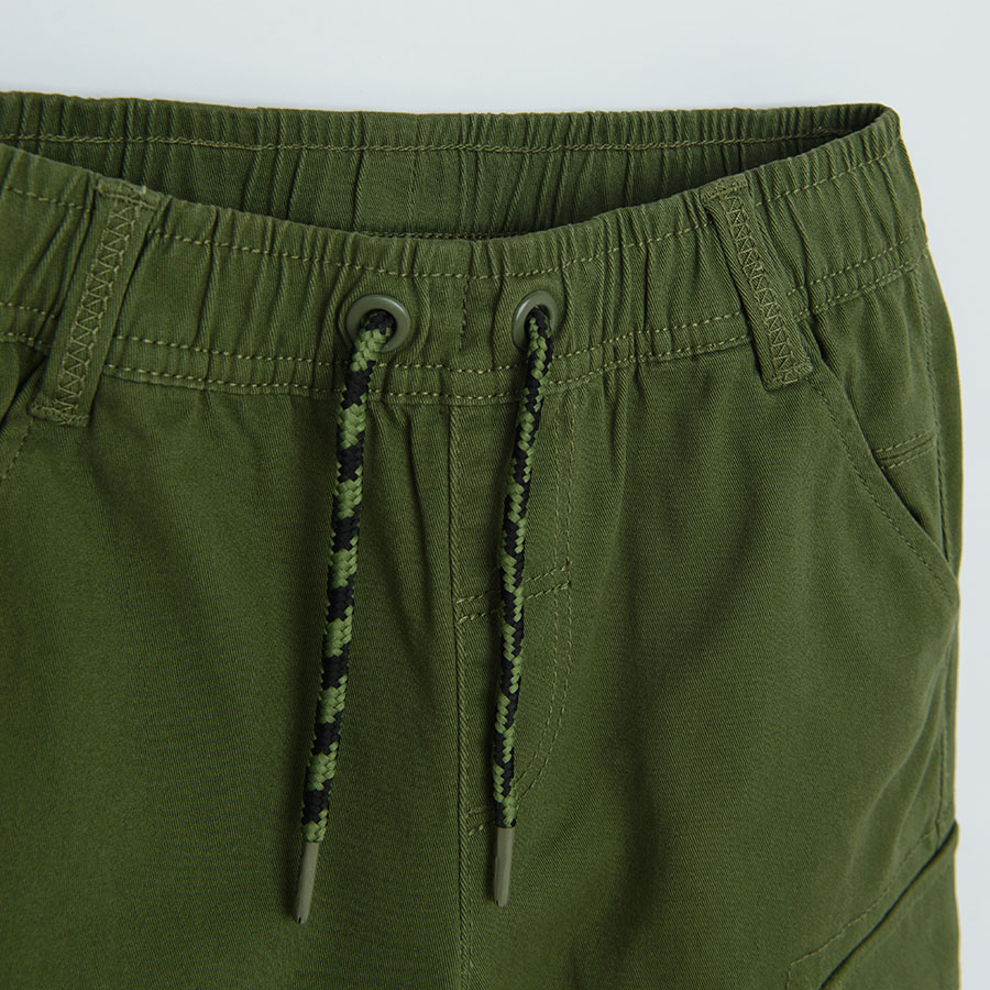 Khaki trousers with side pockets