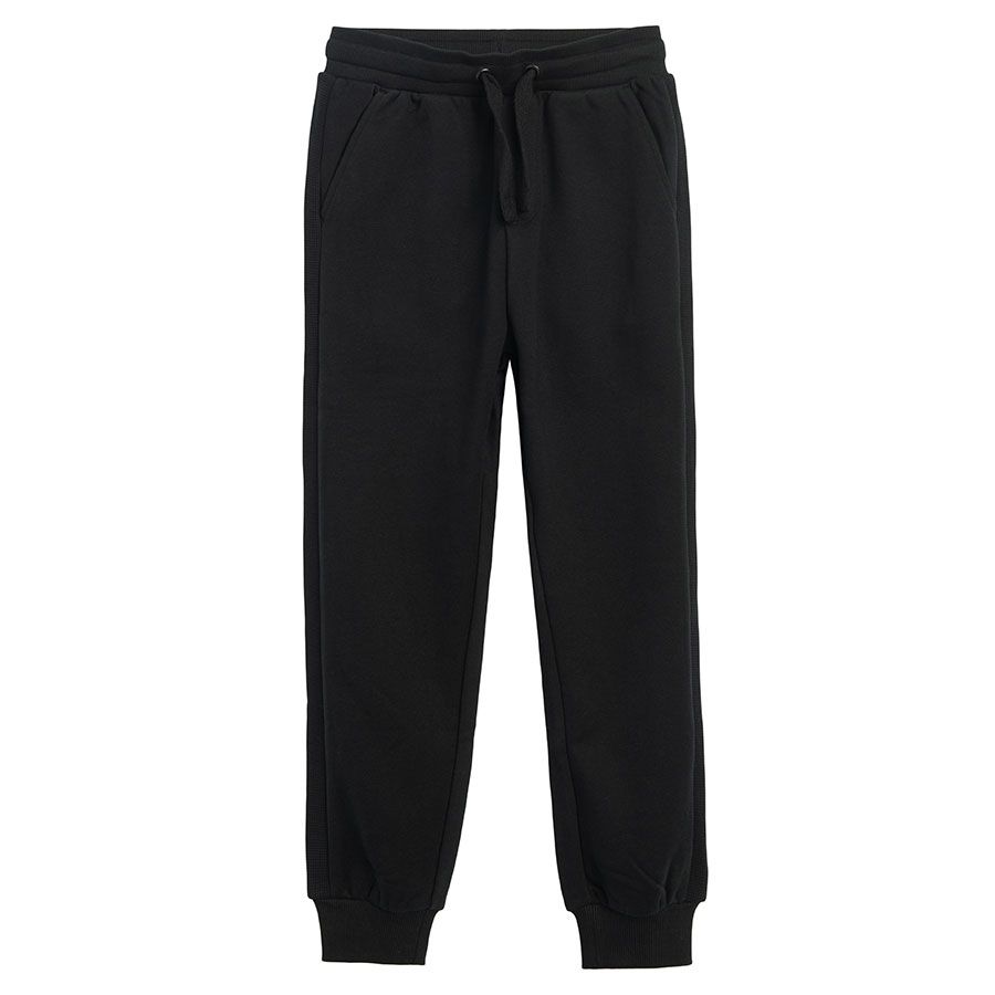 Black jogging pants