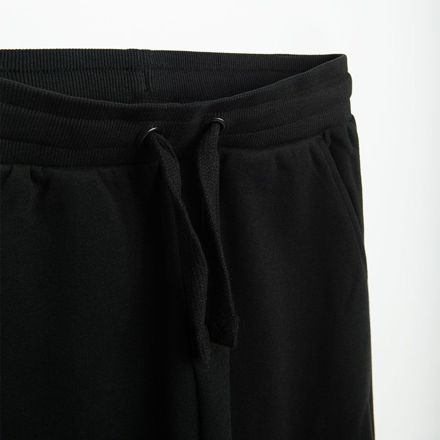 Black jogging pants