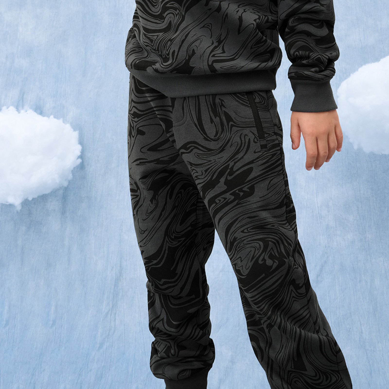 Black jogging pants