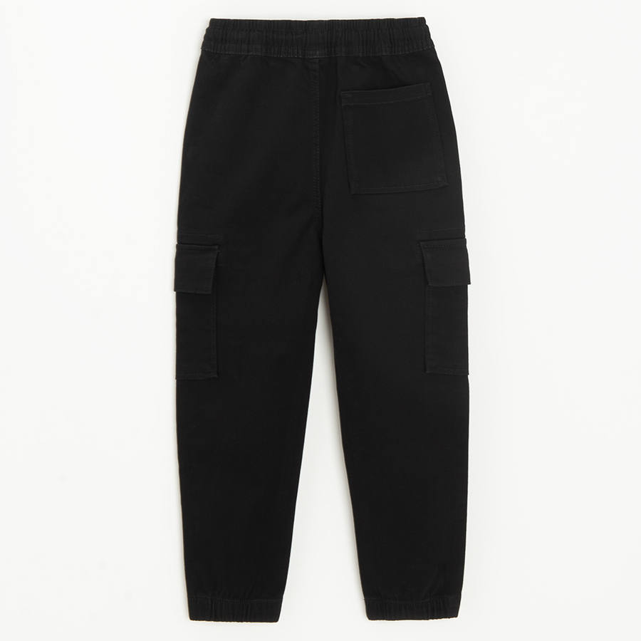 Black sweatpants with side pockets