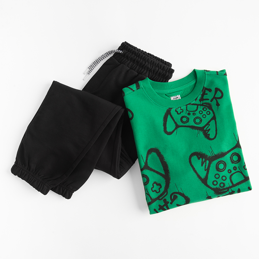 Σετ φόρμας φούτερ πράσινο με στάμπα τηλεχειριστήρια και παντελόνι μαύρο