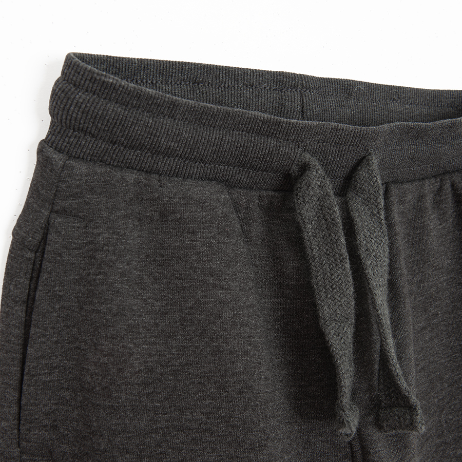 Φόρμα γκρι σκούρο με λάστιχο και κορδόνι στη μέση