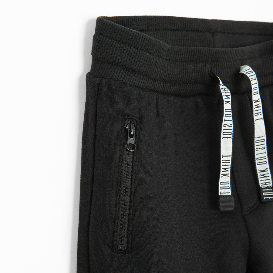 JOGGING PANTS
