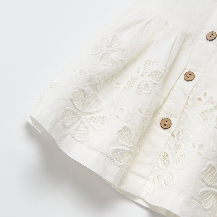 Φόρεμα αμάνικο λευκό με γιακά και κουμπιά και σχέδια από δαντέλα