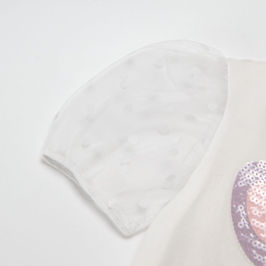Μπλούζα κοντομάνικη λευκή με στάμπα πεταλούδα από παγιέτες και διαφάνεια στα μανίκια