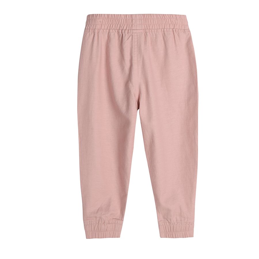 Pink trousers with elastic waist and elastic band around the ankles