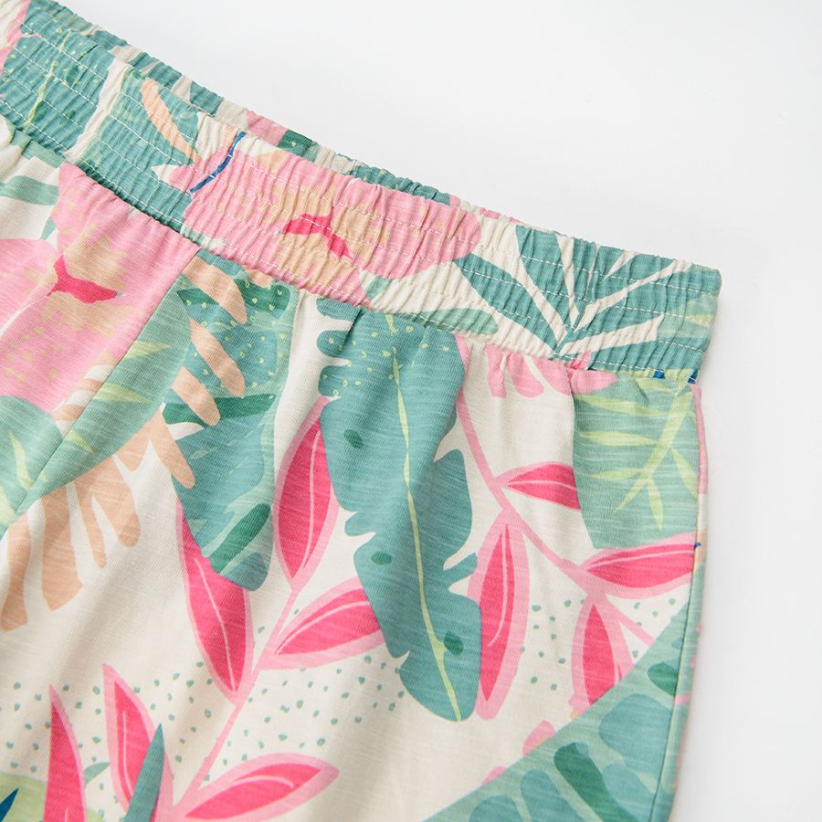 Shorts with mix color troplical leaves