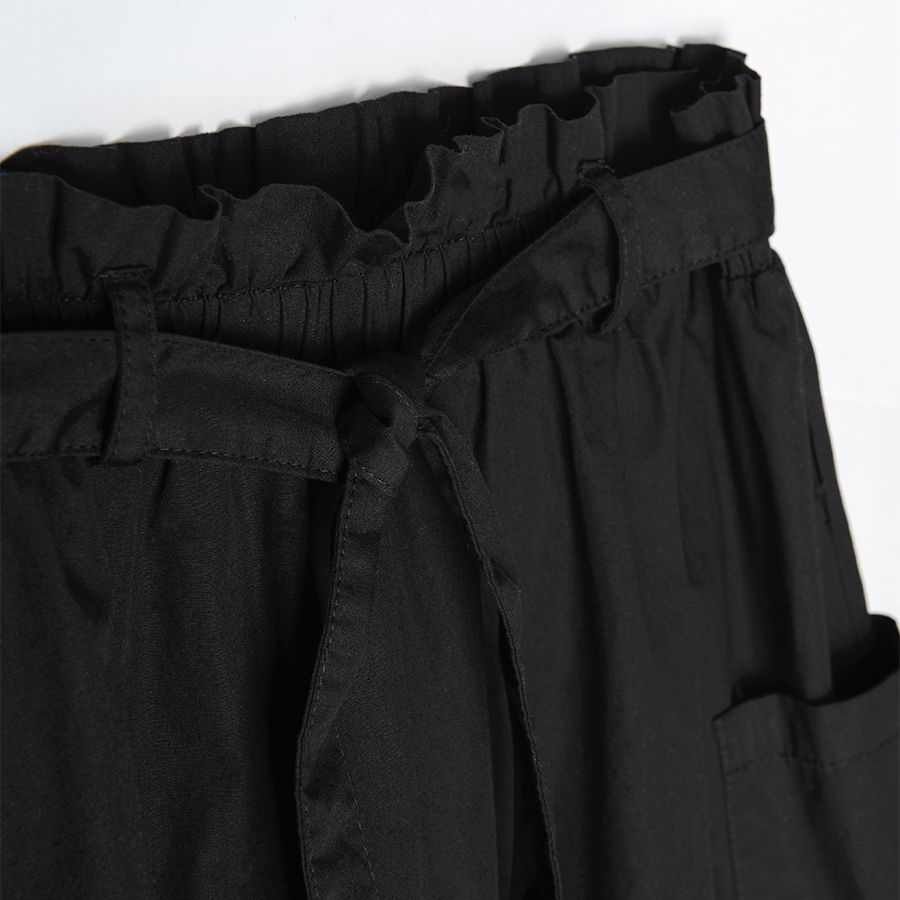 Φούστα μαύρη με λάστιχο στη μέση και τσέπες