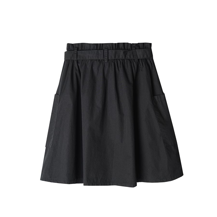 Black skirt with elastic waist and pockets