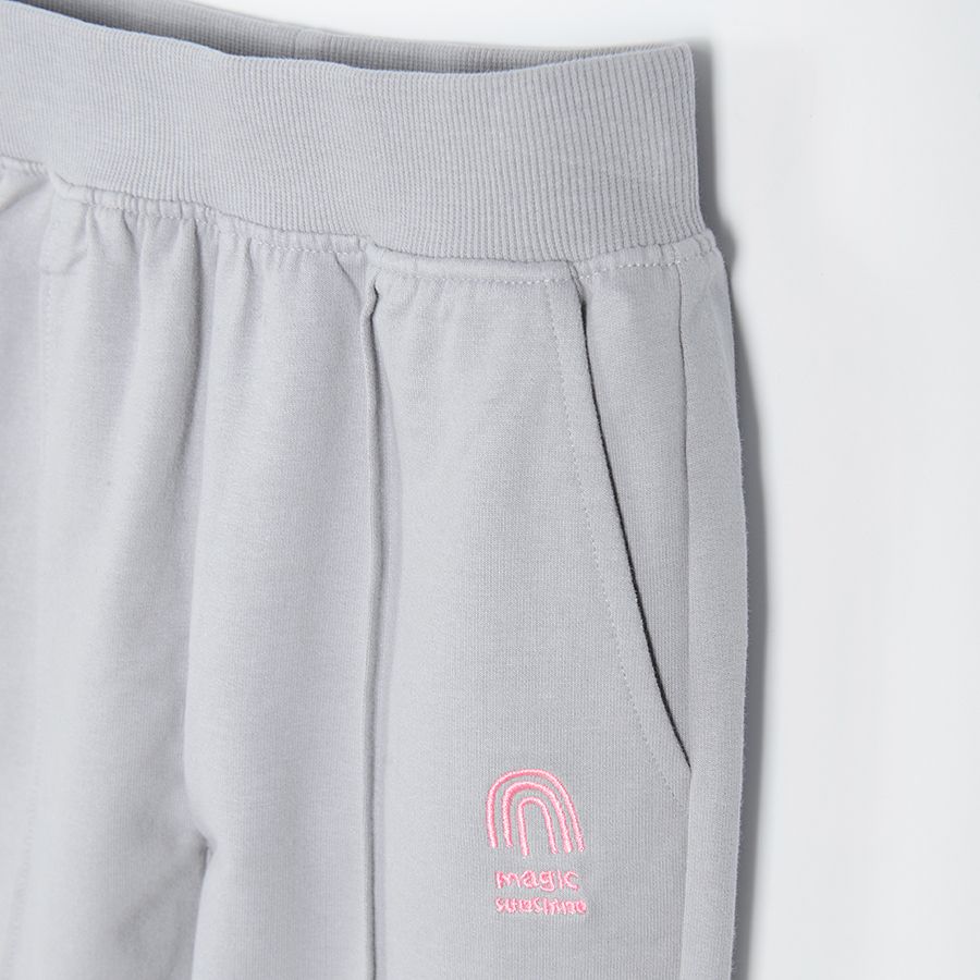 Grey sweatpants with small Magic sunshine print