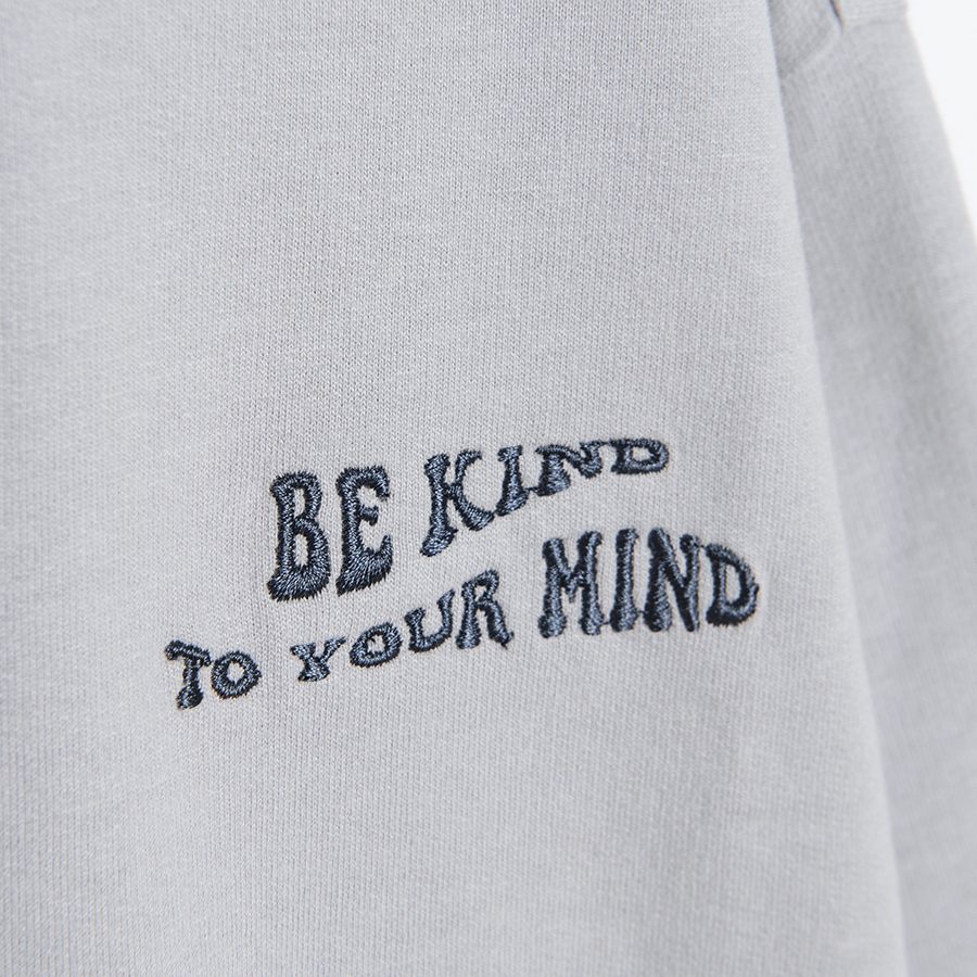 Grey sweatshirt with Be kind to your mind print