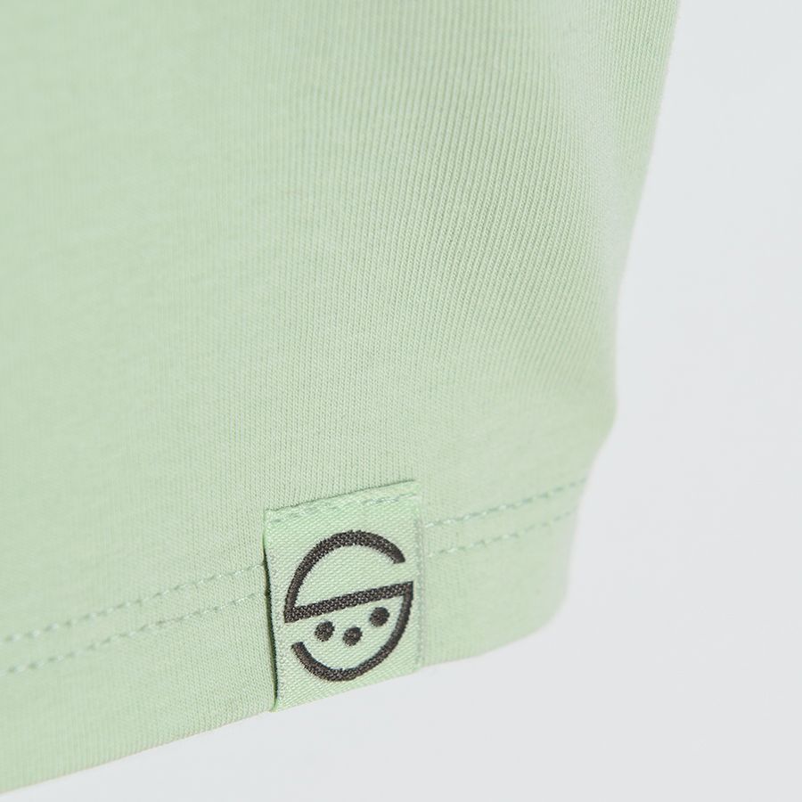 Green short sleeve T-shirt with chest pocket