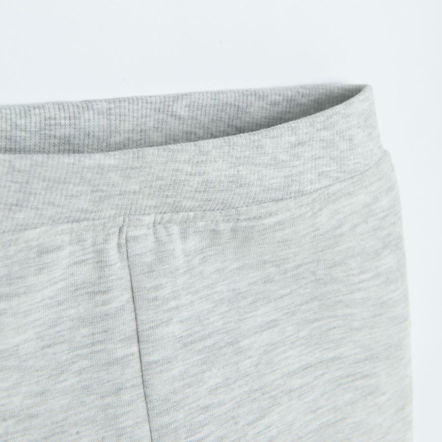 Grey jeggings with car print on the knees