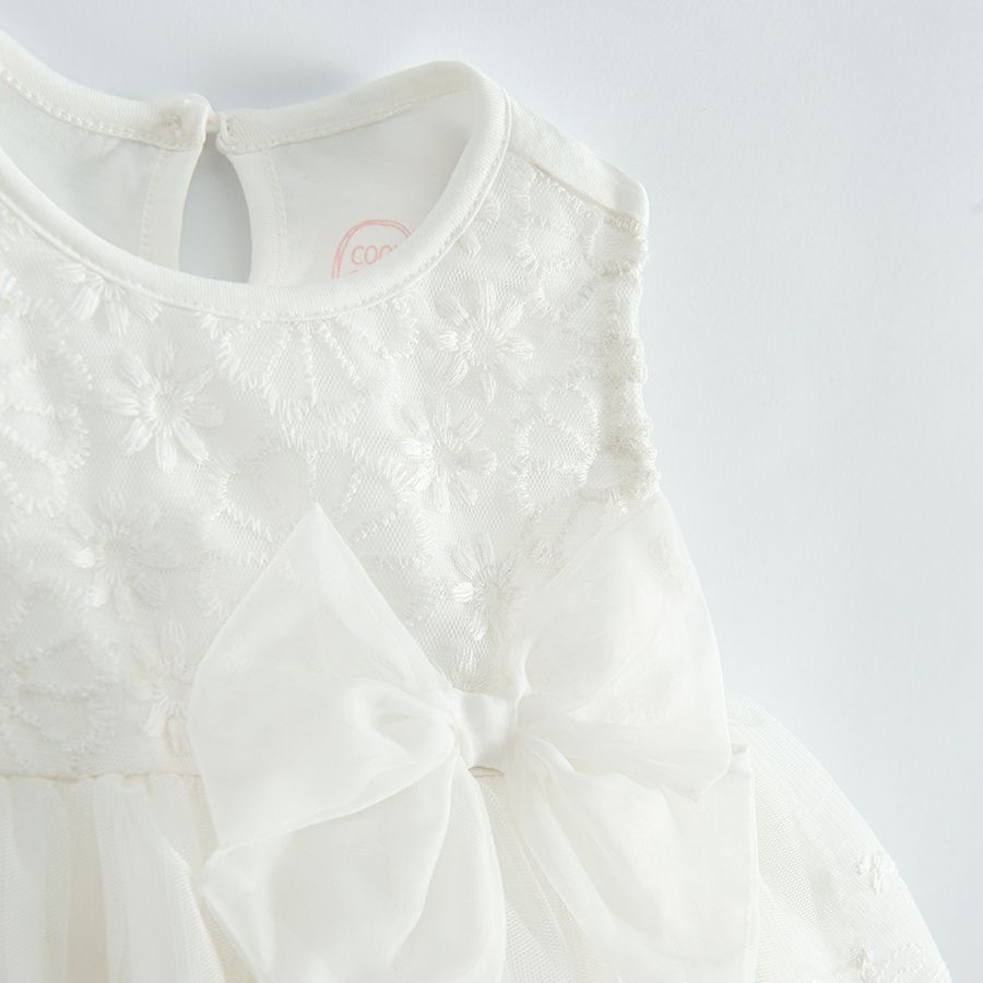 Φόρεμα φορμάκι κοντομάνικο λευκό με δαντέλα και φιόγκο
