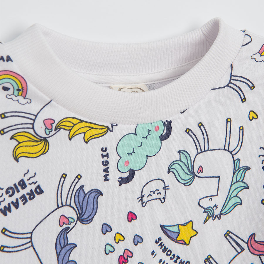 White sweatshirt with unicorns print