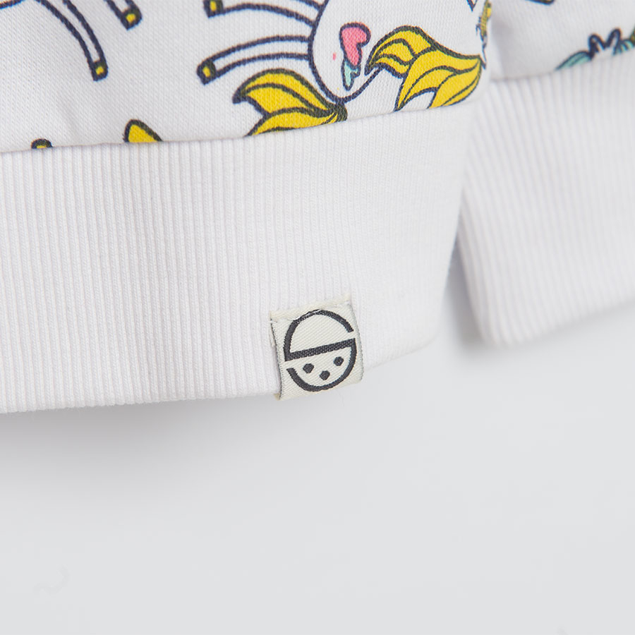 White sweatshirt with unicorns print