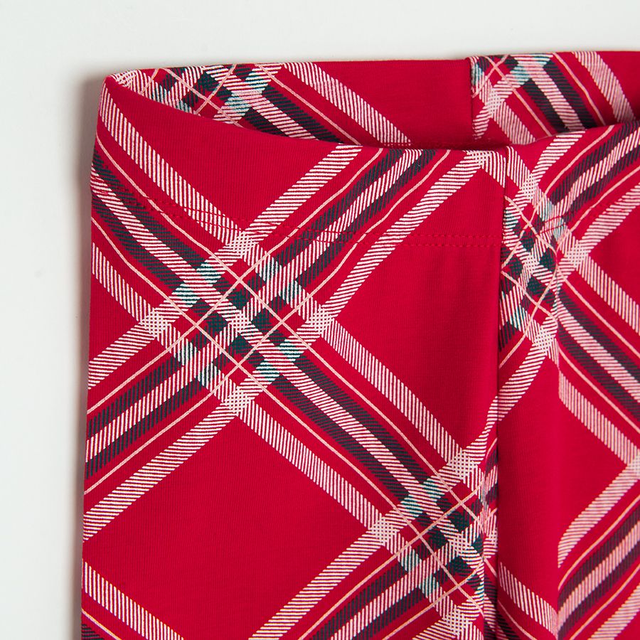 Red leggings with geometric lines