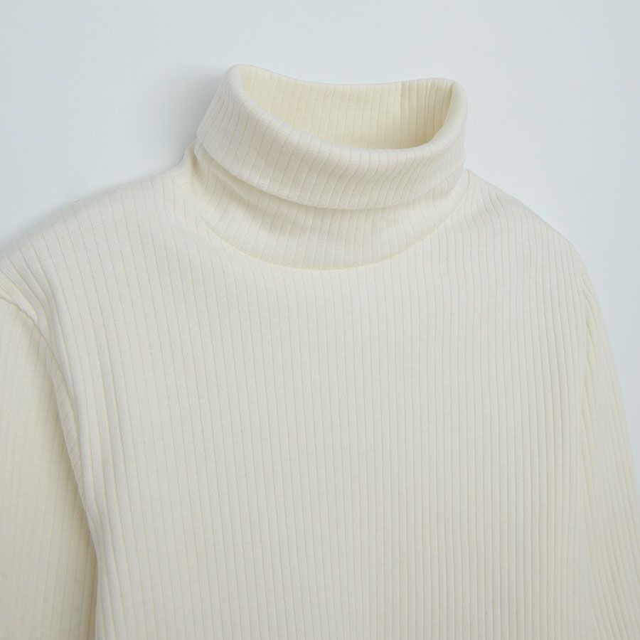 Ecru turtleneck long sleeve blouse