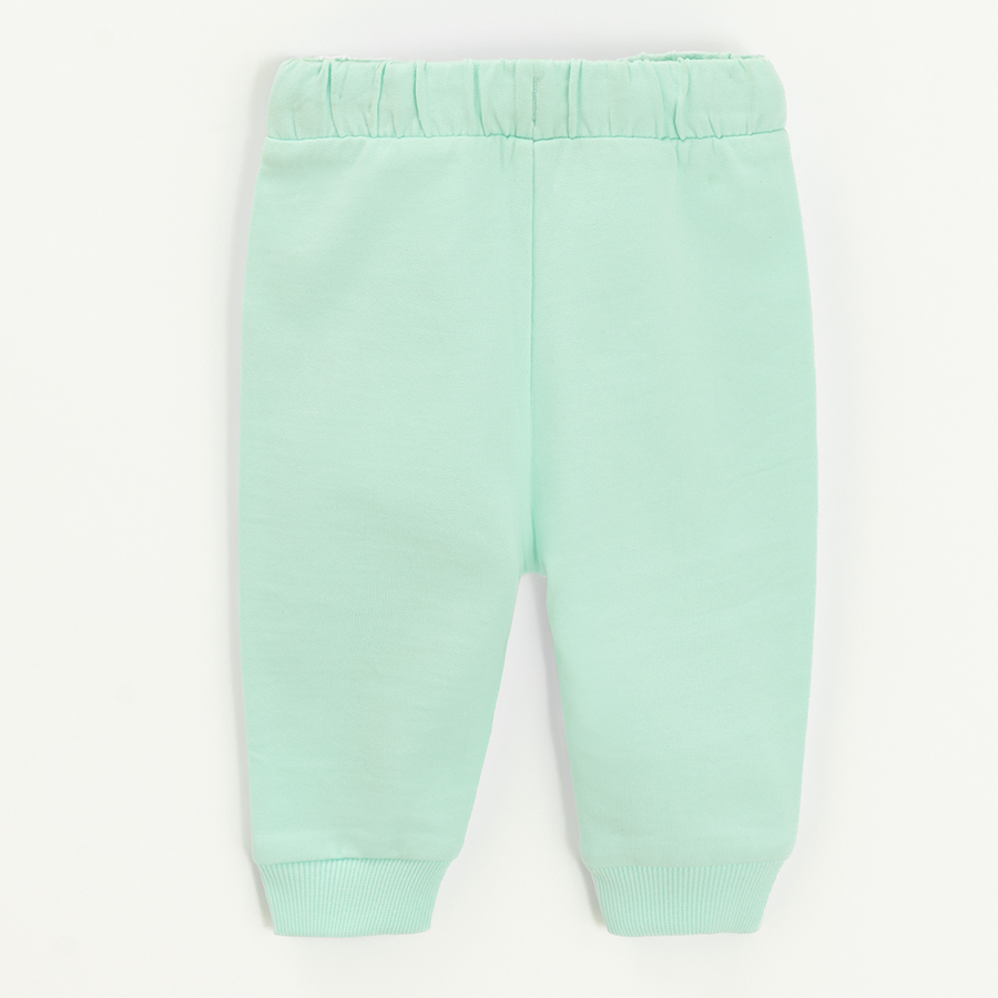 Lint sweatpants with elastic around the ankles and cord