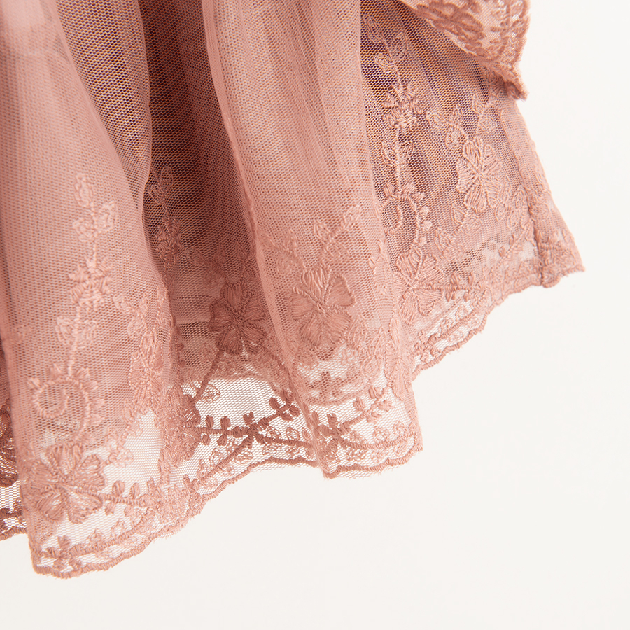 Φόρεμα κοντομάνικο γιορτινό ροζ με τούλι και κεντημένη στάμπα