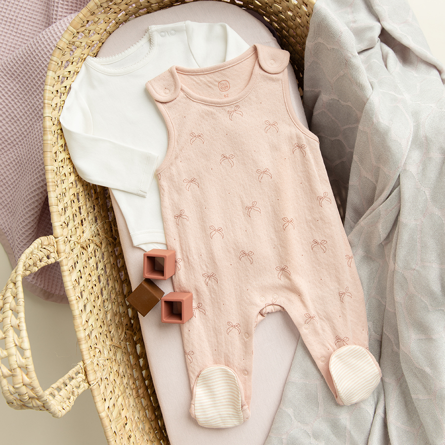 CLOTHING SET