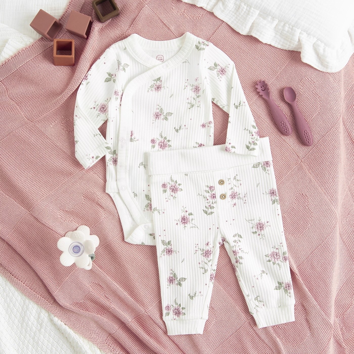 CLOTHING SET