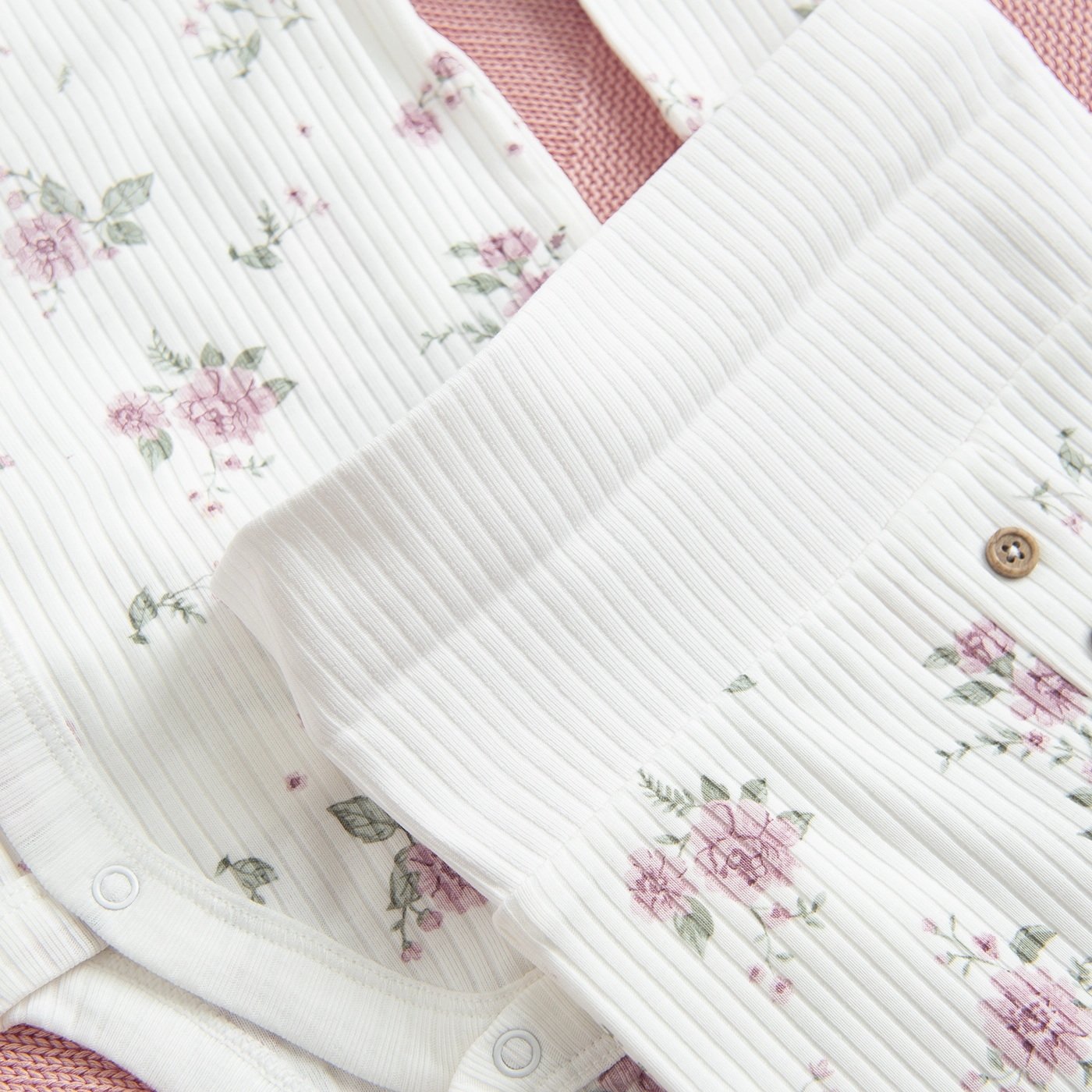 CLOTHING SET