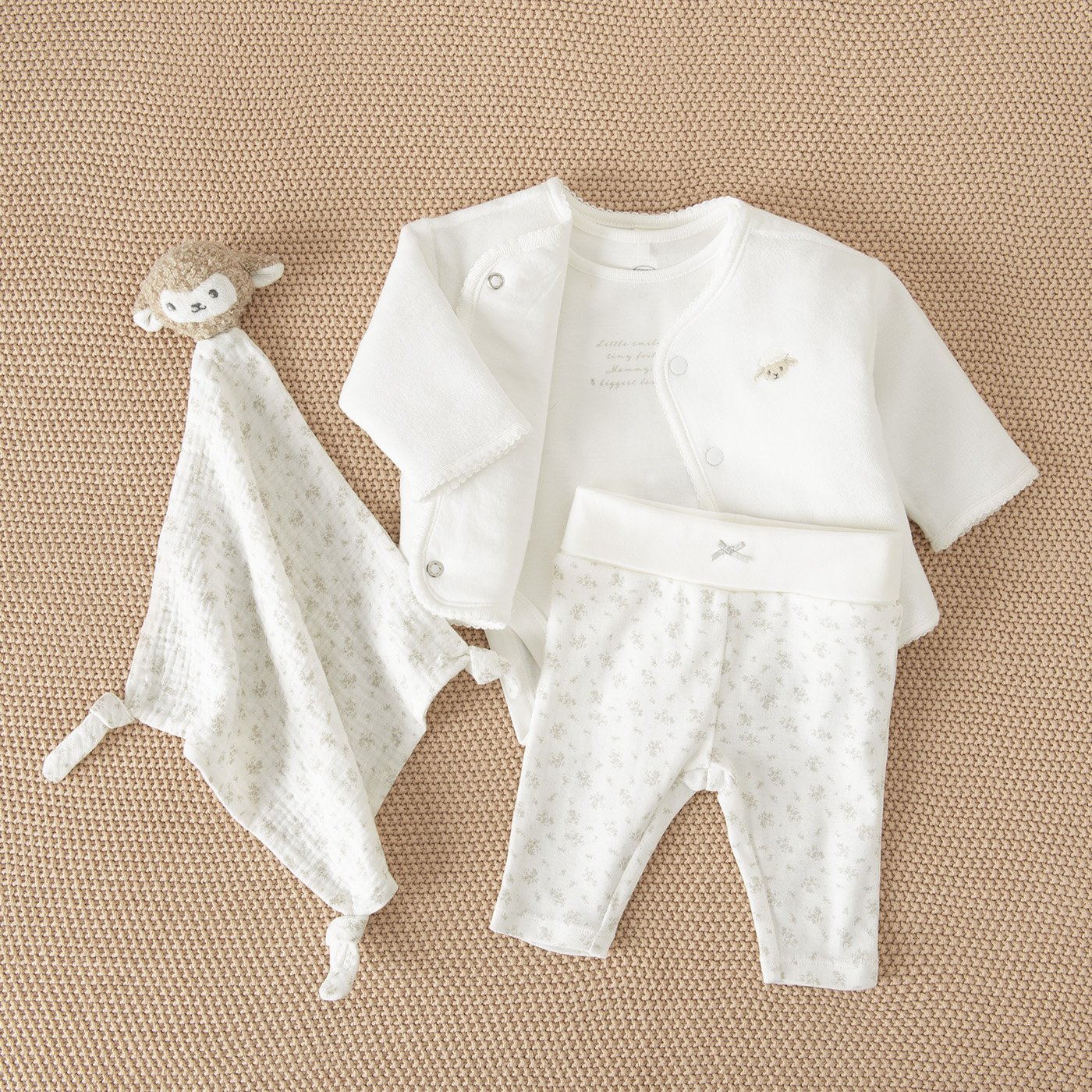 CLOTHING SET