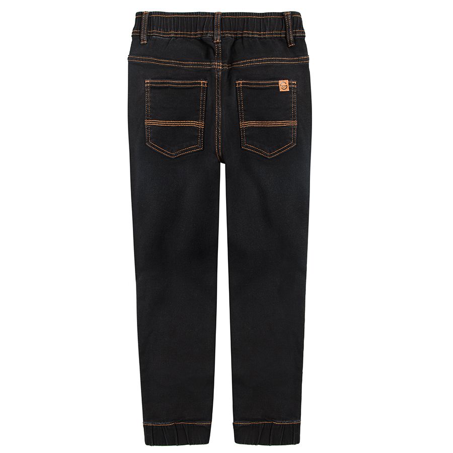 Black capri pants