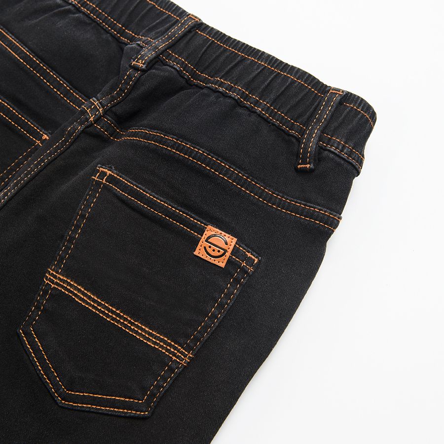 Black capri pants