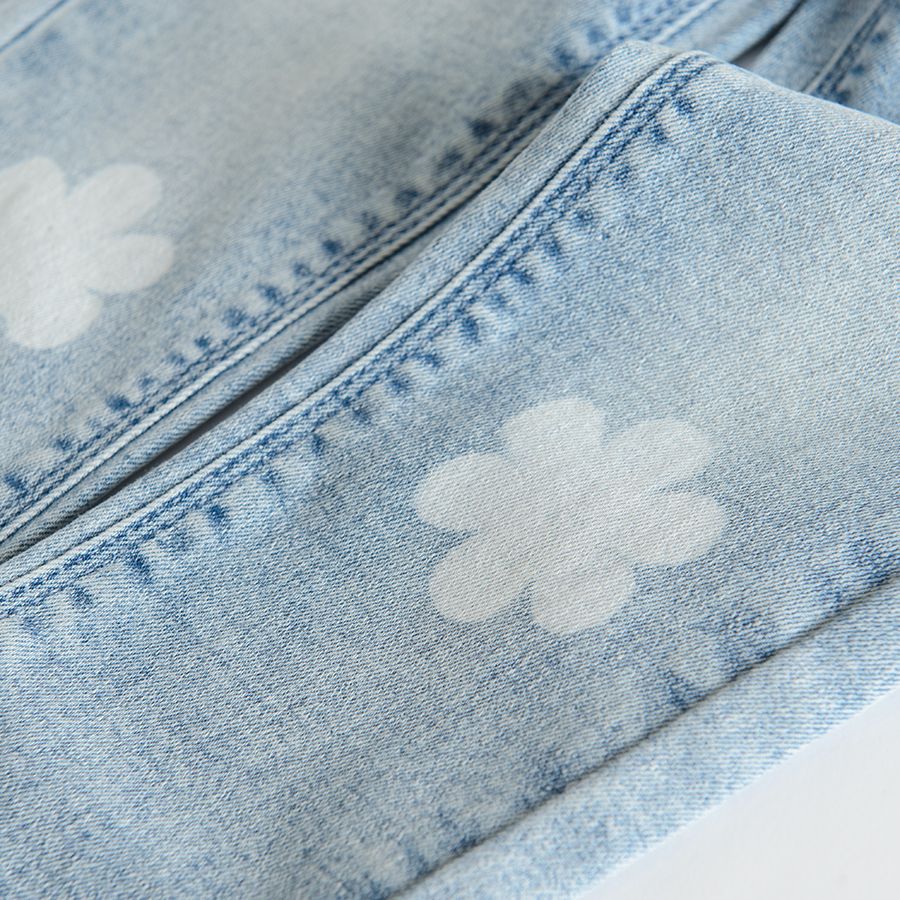 Παντελόνι τζιν μπλε με στάμπα λουλούδια στα γόνατα