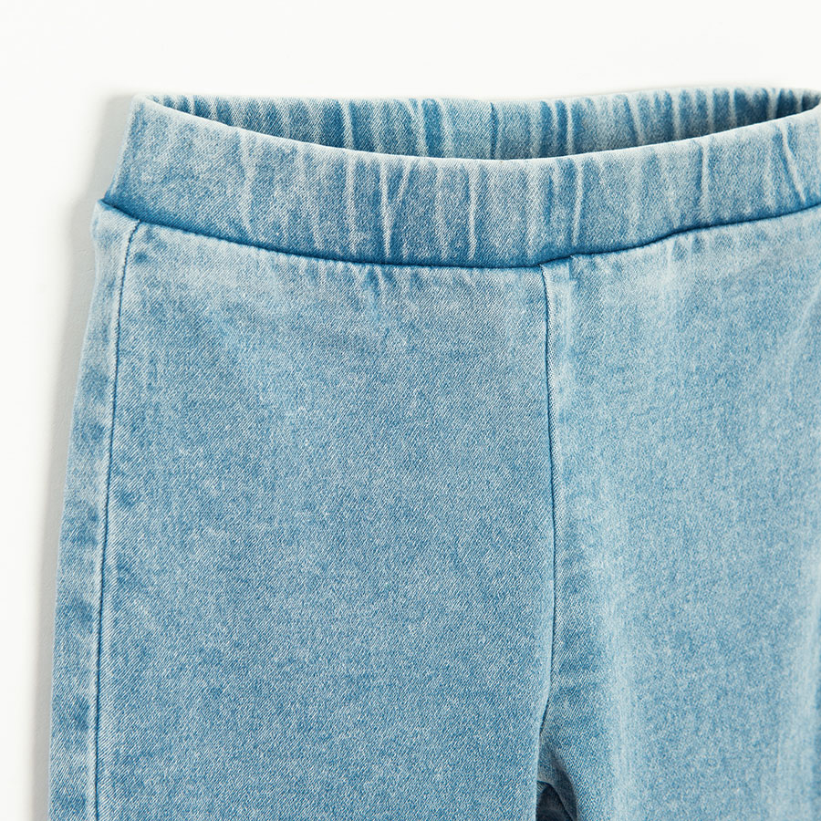 Light blue denim pants with kitten pattern on the knees