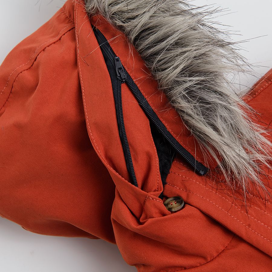 Jacket with side pockets with detachable fur on the hood