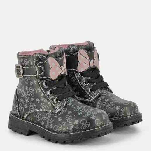 Boot with laces