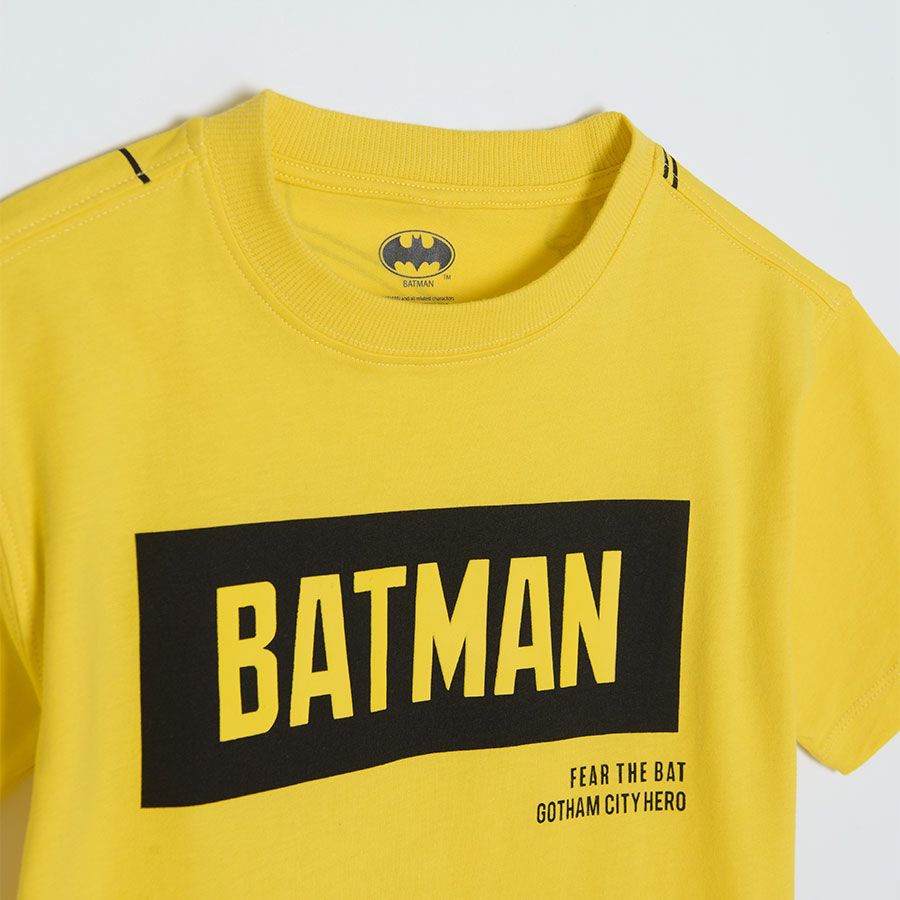 Σετ μπλούζα κοντομάνικη κίτρινη με στάμπα Batman και μαύρο σορτς