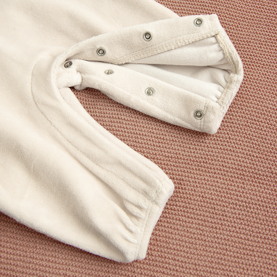 CLOTHING SET