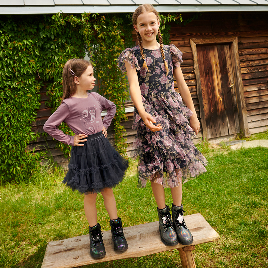 Black ankle shoes with kitten pattern