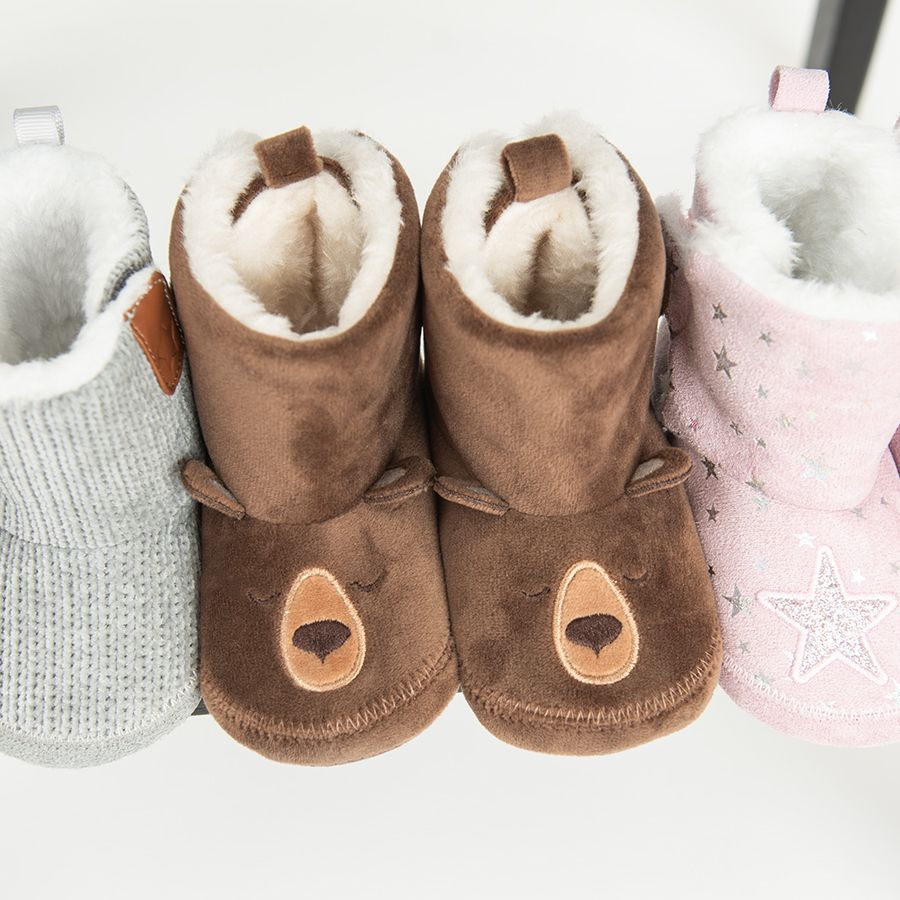 Brown newborn slippers with bear pattern