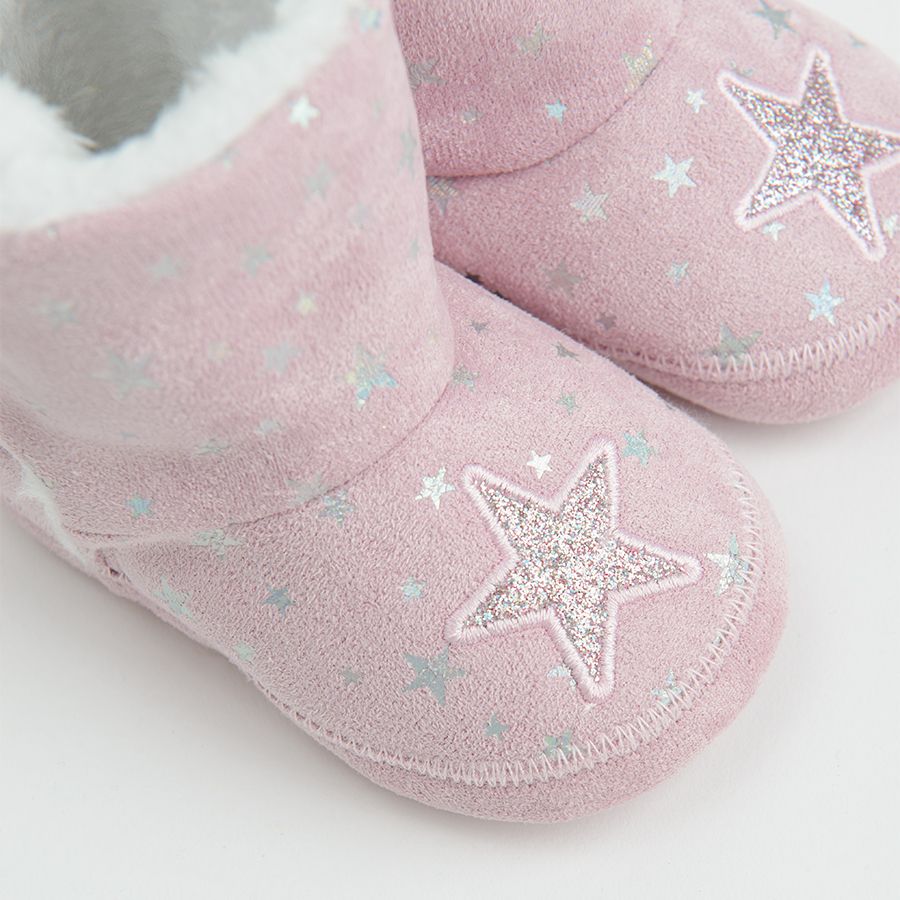 Pink newborn slippers with stars print