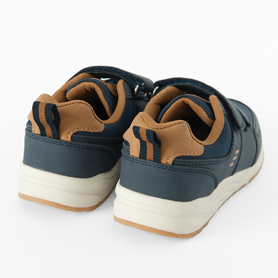 LEISURE SHOES